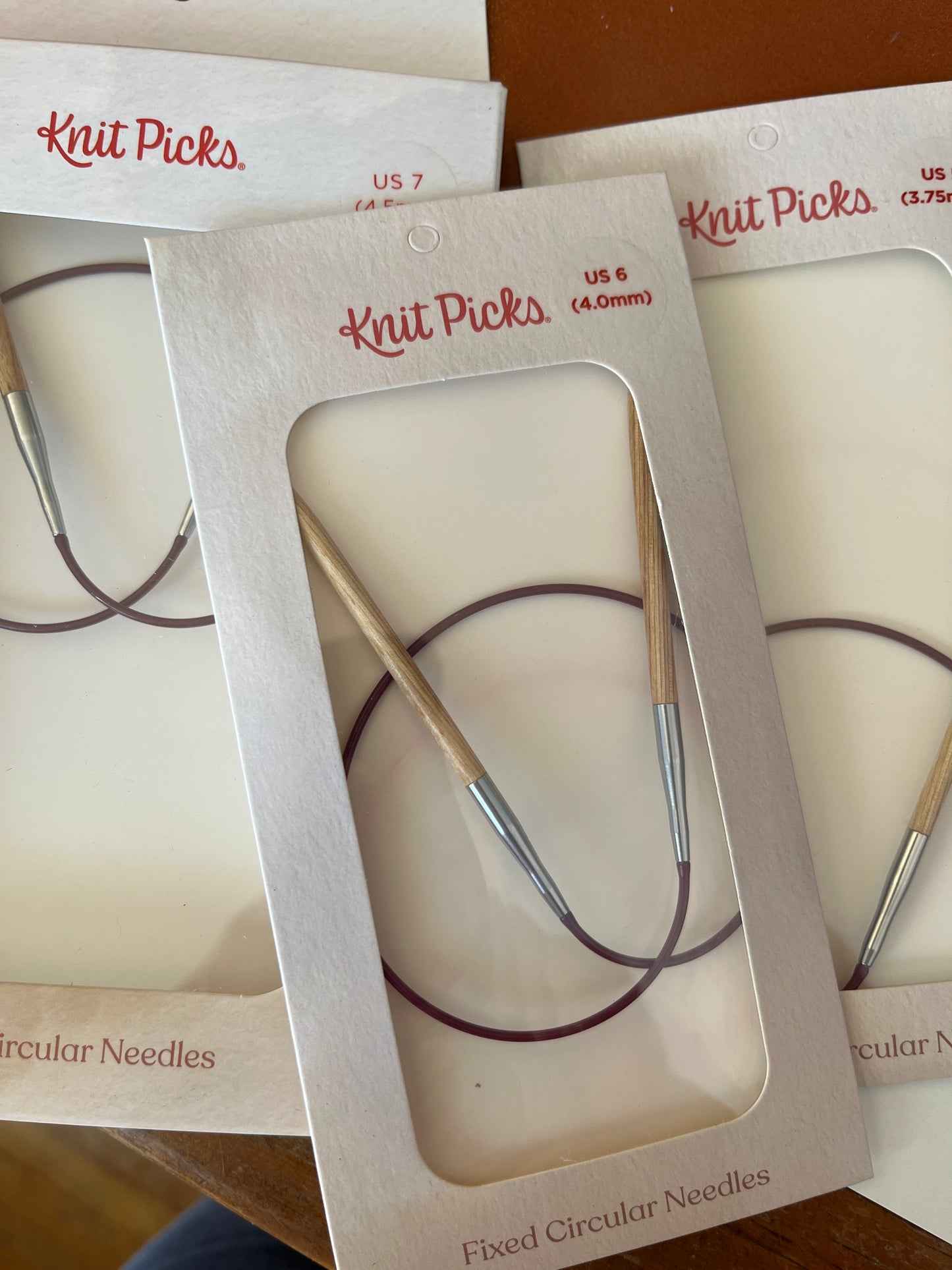 Circular knitting needles
